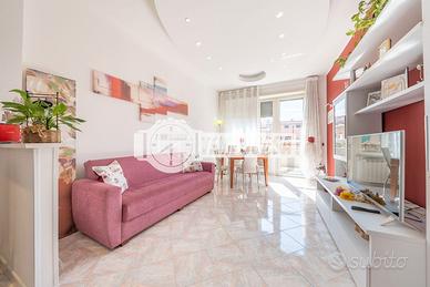 Luminoso quadrilocale con doppio balcone