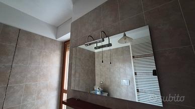 specchiera per bagno con lampada