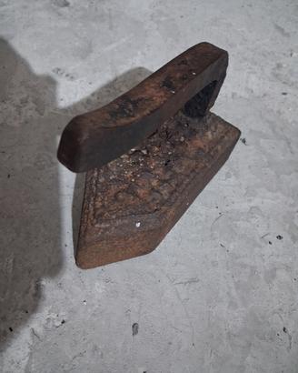 Ferro da stiro antico