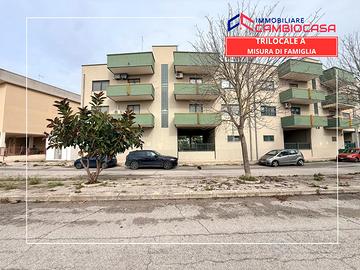 ViaScoglio del Tonno3vani+acc con cantina e p.auto