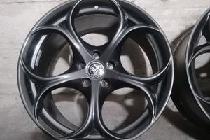 Cerchi 8,5 e 10 da 19 in lega Giulia Alfa Romeo QV