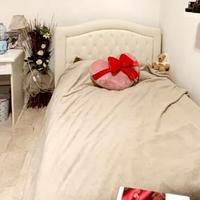 Letto, materasso,scaffale,cuscini,coperta,lenzuole