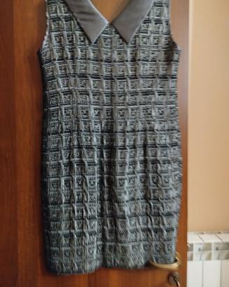 vestito con scollo  a. V di dietro 