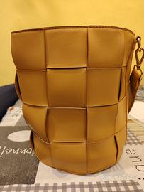 borsa a secchiello 