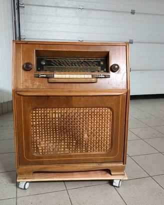 radio a valvole con giradischi