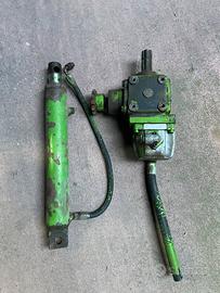 Scatola ad ingranaggi angolare con pompa e pistone