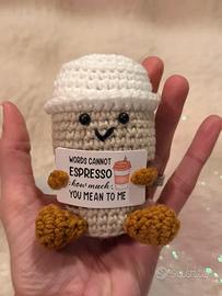 Caffè all’uncinetto con messaggio