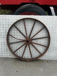 Ruota antica in ferro