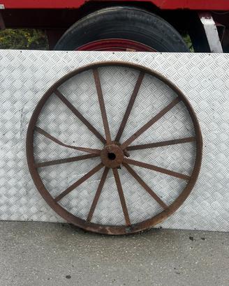 Ruota antica in ferro