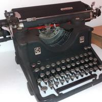 MACCHINA DA SCRIVERE VINTAGE – OLIVETTI “M40”