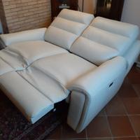Divano relax in pelle a due posti motorizzati