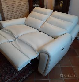 Divano relax in pelle a due posti motorizzati