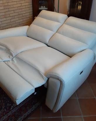 Divano relax in pelle a due posti motorizzati