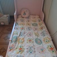 Lettino allungabile di colore rosa
