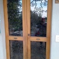 Portoncino in legno massello e ferro battuto 