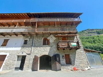 5 LOCALI A SAINT-RHEMY-EN-BOSSES