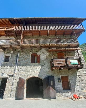 5 LOCALI A SAINT-RHEMY-EN-BOSSES