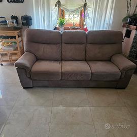 due divani alcantara colore tortora