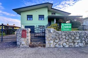 VILLA SINGOLA TRICAMERE CON GIARDINO - SOLUZION...