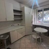 Cucina abitabile completa di elettrodomestici.