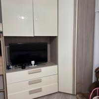 Cabina armadio ad angolo + mobile tv