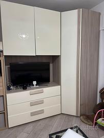 Cabina armadio ad angolo + mobile tv