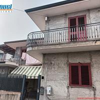 Giarre, singola con terrazzo e garage (CT)