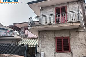 Giarre, singola con terrazzo e garage (CT)