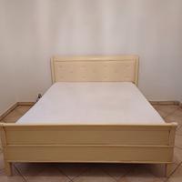 Letto in legno ed ecopelle