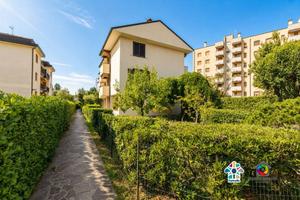Villetta a schiera di 249 m² con 4 locali e box au
