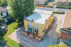 BILOCALE AL PIANO TERRA CON AUTORIMESSA