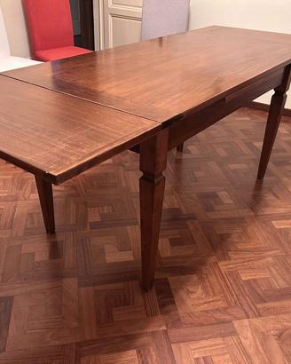 Tavolo in legno colore noce, allungabile