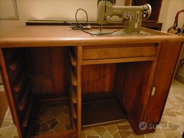 Macchina da cucire Necchi 267 con mobiletto in leg