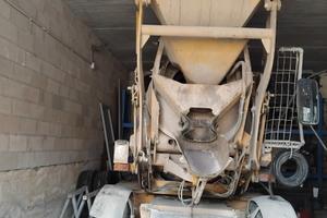 Dumper auto betoniera