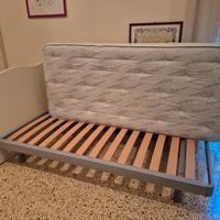 Lettino singolo più materasso.