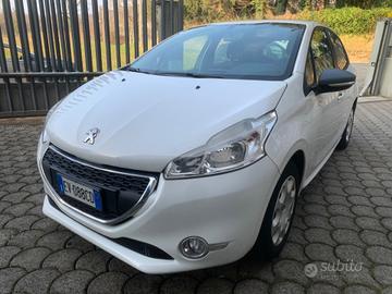 Peugeot 208 1.4 HDi 68 CV 5 porte Allure