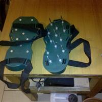 scarpe chiodate da giardino