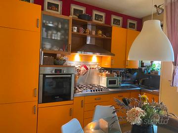 cucina completa di elettrodomestici 