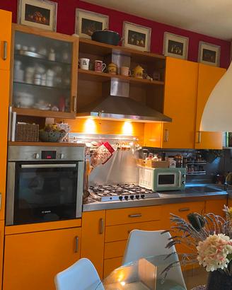 cucina completa di elettrodomestici 