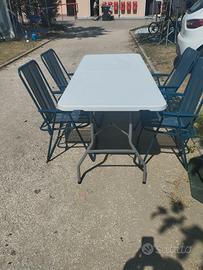 Tavolo pieghevole con  4 sedie