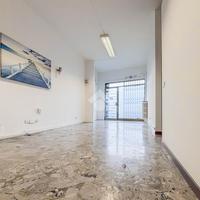 NEGOZIO A TRAVAGLIATO