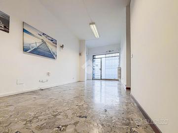 NEGOZIO A TRAVAGLIATO