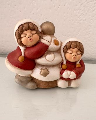 Thun bimbe del Natale con albero