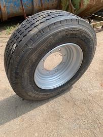 Ruota Pirelli 285/ 70 R 19,5