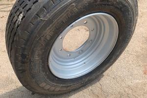 Ruota Pirelli 285/ 70 R 19,5