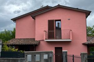 Villetta libera sui 4 lati a Bagni di Lucca