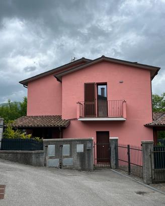 Villetta libera sui 4 lati a Bagni di Lucca