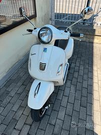 Vespa 300 GTS Super 2016 Bianca