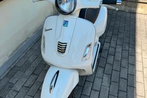 Vespa 300 GTS Super 2016 Bianca