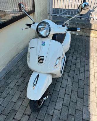 Vespa 300 GTS Super 2016 Bianca